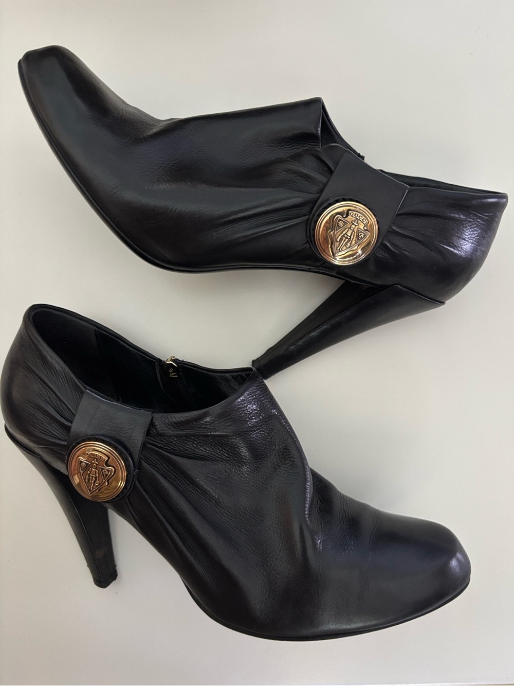 Gucci Black Leather Heel Ankle Booties Darwin Nero Gold Medallion Accent Sz 11B - Picture 14 of 15